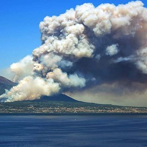 Inferno sul Vesuvio: individuato il primo piromane