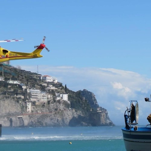 Ingerisce insetticida mentre è in vacanza in Costa d'Amalfi, bimbo trasferito in elisoccorso al Santobono