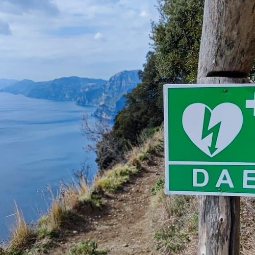 Installato kit salvavita sul Sentiero degli Dei, il prezioso dono dell'Associazione Nemesi