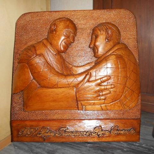 Invia a Papa Francesco la sua scultura, Rodolfo Somma di Tramonti riceve la Benedizione apostolica