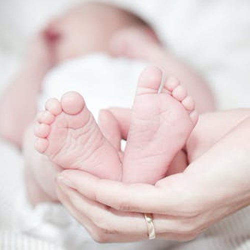 Istat, nel 2021 nuovo record negativo di nascite: sotto le 400mila