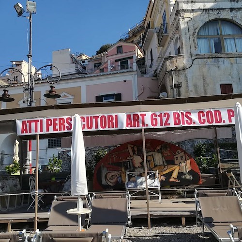 «Istigazione a delinquere, atti persecutori», a Cetara la protesta del titolare di un lido