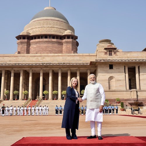 Italia e India riallacciano i rapporti, Giorgia Meloni e Narendra Modi firmano Partenariato Strategico