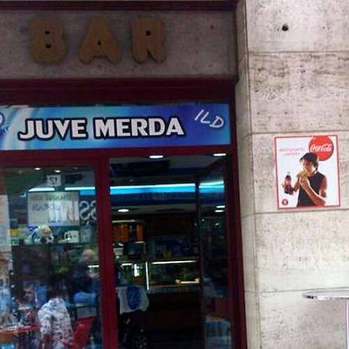 'Juve Merda', a Napoli un bar destinato ad avere successo / FOTO