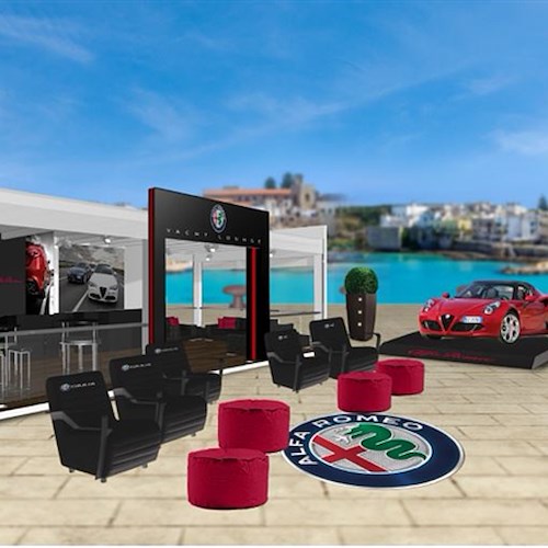L’Alfa Romeo sceglie Amalfi per presentare le auto di punta. Esposizione nel porto turistico /FOTO