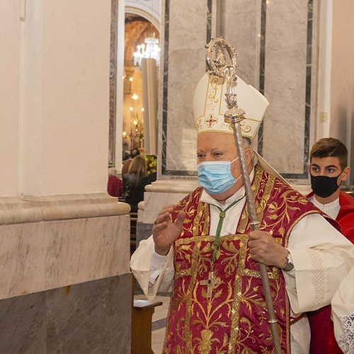 L’arcivescovo di Amalfi-Cava invita i fedeli a vaccinarsi: «Un atto di amore per sé stessi e per gli altri»