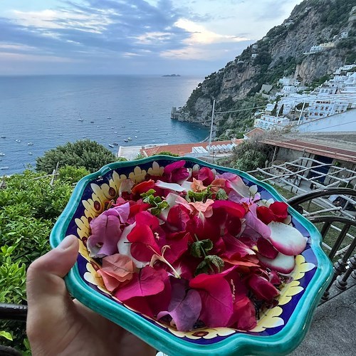 L’Ascensione e la tradizione a Positano di lavare il viso con petali di rosa