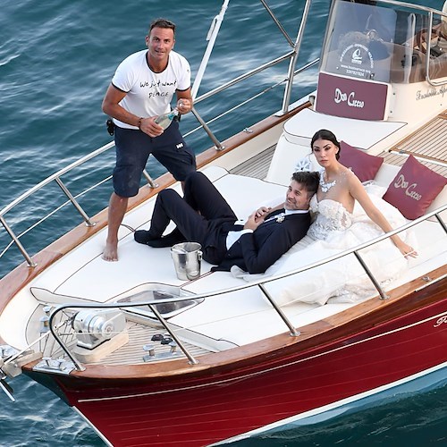L’attore Fabio Fulco sposa Veronica Papa in Costa d’Amalfi: «Qui il nostro giorno più bello come un film della Disney»