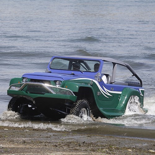 L'auto anfibia è realtà da tempo, ma quanto costa e come va? La storia della WaterCar Panther. FOTO / VIDEO