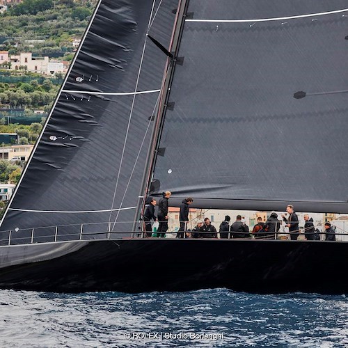 L'equipaggio del Jethou è il vincitore in tempo reale della Regata dei Tre Golfi