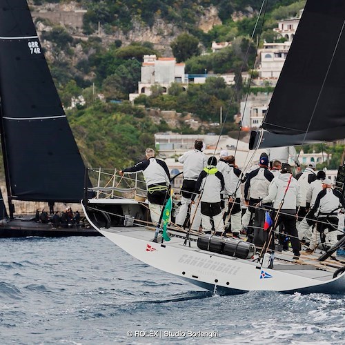 L'equipaggio del Jethou è il vincitore in tempo reale della Regata dei Tre Golfi