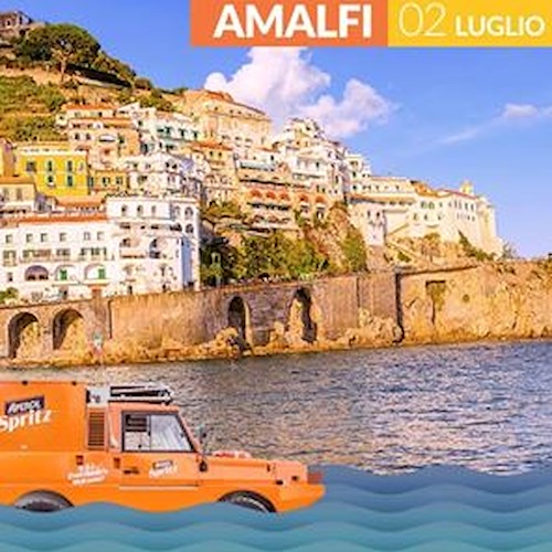 L''Everybody’s Welcome!' di Aperol Spritz fa tappa ad Amalfi: l'aperitivo che arriva dal mare