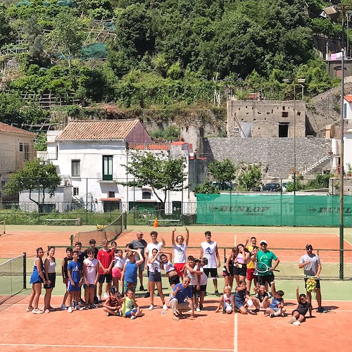 L'Istituto Rossellini di Maiori e Minori partecipa al progetto “Racchette in classe” per avvicinare i giovani al tennis