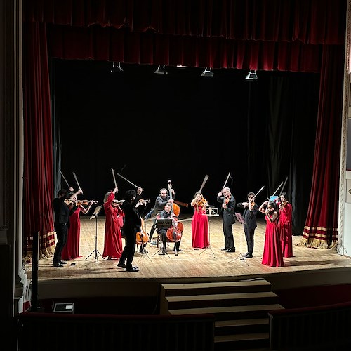  L'Orchestra d'Archi Accademia di Santa Sofia incanta il teatro Comunale di Benevento /foto