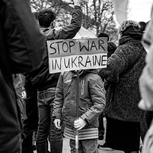 L'Ucraina non cede alle condizioni di Putin e resiste, la Russia allarga l'offensiva