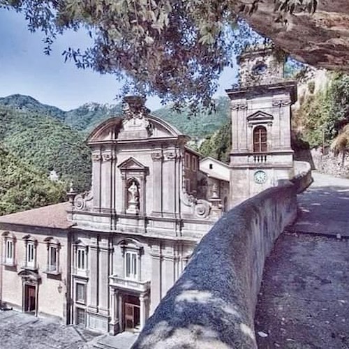 La Badia di Cava, tra antiche ricette benedettine e piante officinali: grande successo per il primo appuntamento /FOTO