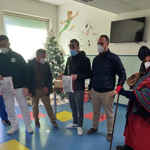 La Befana dona una calza ai piccoli pazienti degli ospedali del Salernitano: il gesto della Fials Salerno