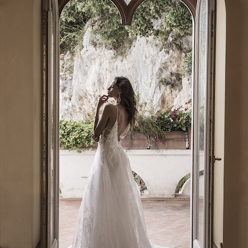 La bella Alane Souza vestita da sposa su "Belle Bridal Magazine". Gli scatti dalla Rondinaia che fu di Gore Vidal