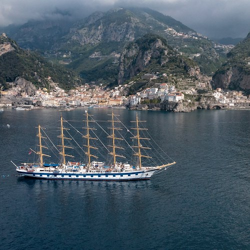 La bellezza del Royal Clipper in Costiera Amalfitana immortalata dalle foto di Michele Abbagnara