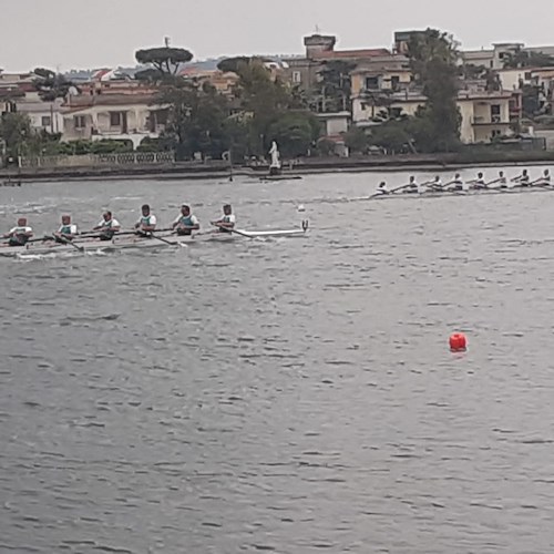 La Canottieri Partenio trionfa a Lago Patria nella specialità otto maschile master