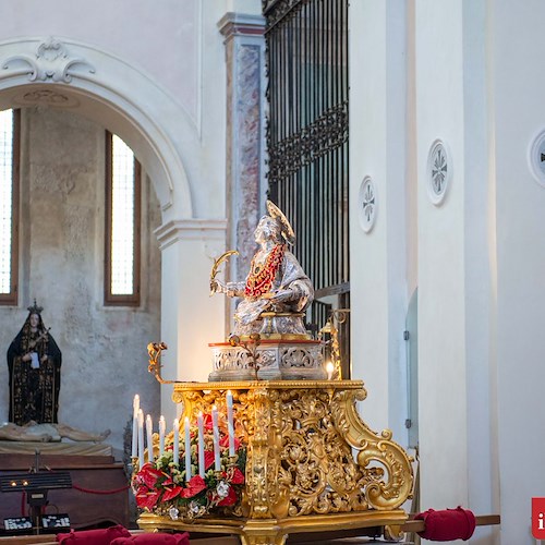 La Chiesa festeggia San Pantaleone, medico, martire e protettore di Ravello. Meteo: soleggiato. Good Morning News