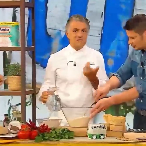 La Costa d'Amalfi su una pizza: Maestro Fortunato Amatruda mostra come si fa a “Camper” su Rai 1 /VIDEO