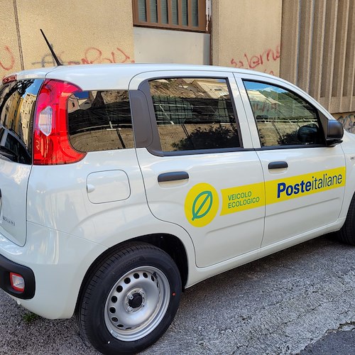La mobilità di Poste Italiane diventa sostenibile: a Maiori consegnate due Fiat Panda Hybrid