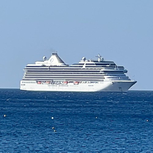 La nave da crociera extralusso "Marina" tocca la Costiera Amalfitana