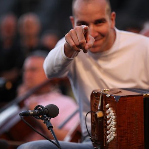 “La Nuova Dolce Vita”, il tour estivo di Mario Stefano Pietrodarchi fa tappa a Minori