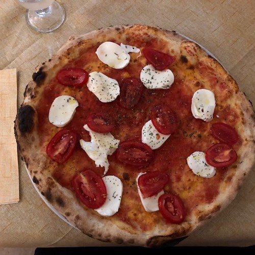 La pizza De.Co. di Tramonti protagonista di “Eccellenze salernitane” su Radio Alfa