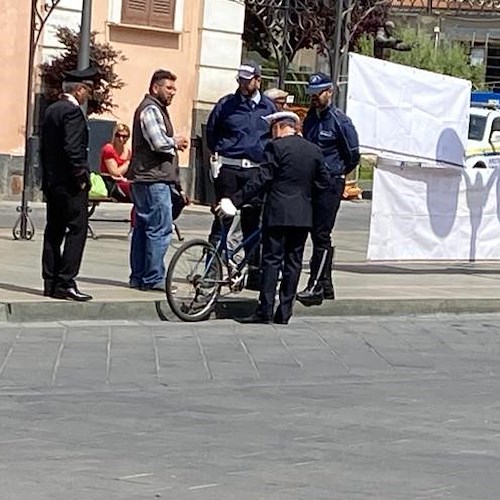 La protesta dei fieristi campani fa tappa a Maiori: «Siamo alle strette dopo due anni di restrizioni dovute al Covid»