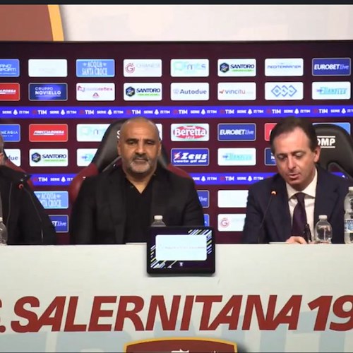 La Salernitana presenta il nuovo allenatore, Fabio Liverani. Grinta e disperazione per raggiungere il traguardo!<br />&copy; US Salernitana 1919