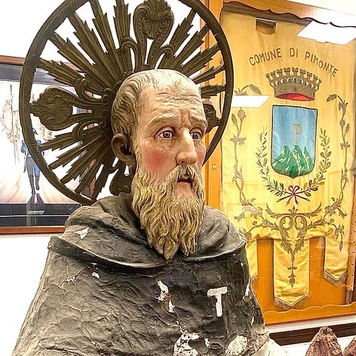 La statua di Sant'Antonio Abate ritorna a Pimonte dopo 40 anni, era stata trafugata durante il terremoto 