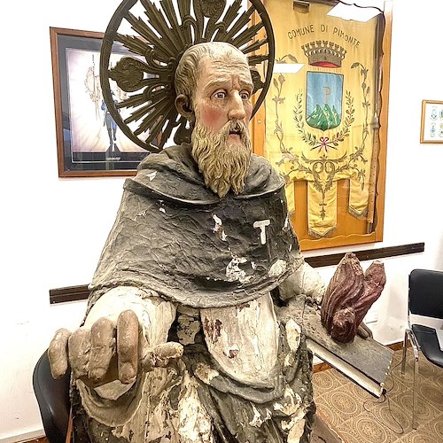 La statua di Sant'Antonio Abate ritorna a Pimonte dopo 40 anni, era stata trafugata durante il terremoto 