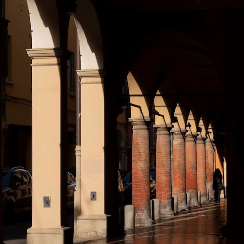 “La Strada del Sorriso”, stasera la presentazione del reportage fotografico di Manuela Nastri su Via Fondazza