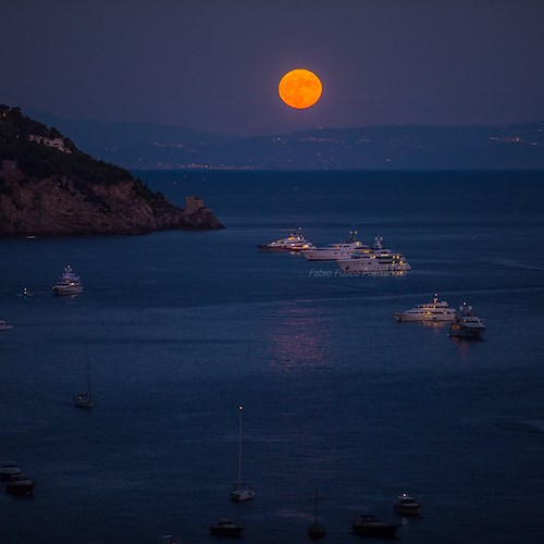 La Superluna vista da Positano nelle suggestive foto di Fabio Fusco