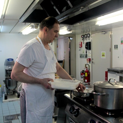 La vita sulle navi (da carico) spiegata dal Capitano Barra di Amalfi: il cuoco di bordo