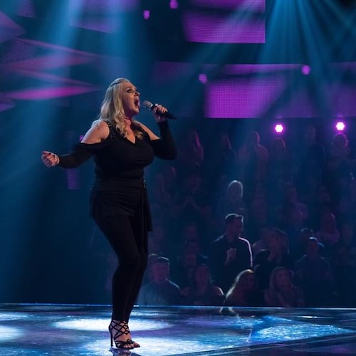 La voce di Chrissy Caine porta l'Italia a “Together Now”, il talent della BBC [VIDEO]