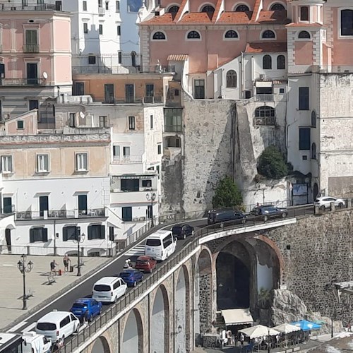 Traffico in Costiera Amalfitana <br />&copy; Massimiliano D'Uva