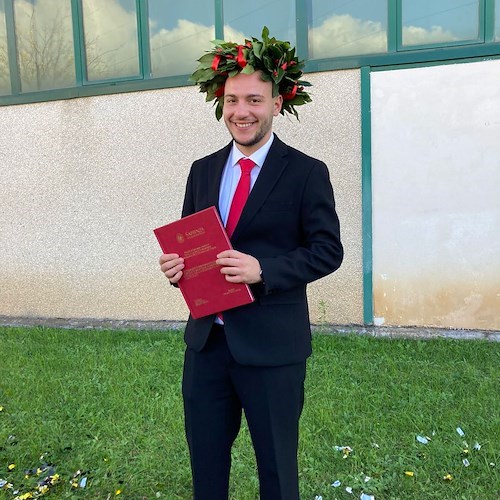 Laurea in Infermieristica sugli approcci innovativi all'Alzheimer per Lucio Romano di Tramonti