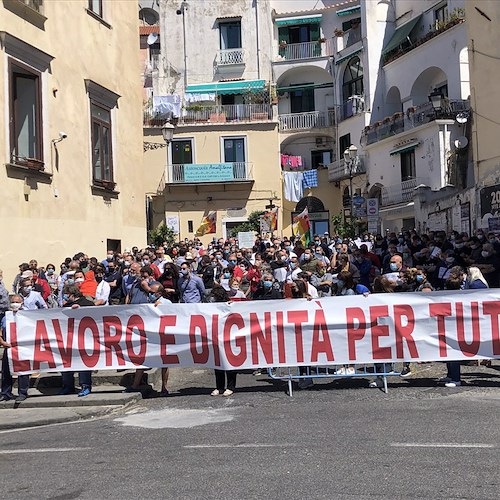 Lavoratori Costa d'Amalfi tornano in piazza: «Stanchi di essere ignorati, vogliamo lavorare con dignità, diritti e sicurezza!»