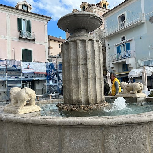 Lavori completati dopo stop della Soprintendenza, a Minori restaurata finalmente la Fontana dei Leoni