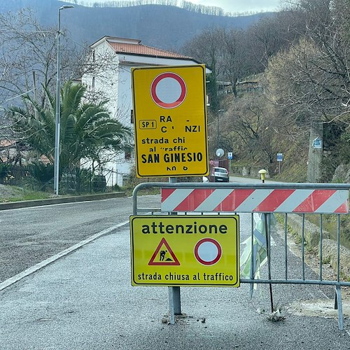 Lavori posa cavi Enel a Tramonti: divieto di sosta sulla SP1 dall’incrocio Cesarano-Ravello al bivio. Strada off limits a mezzi pesanti