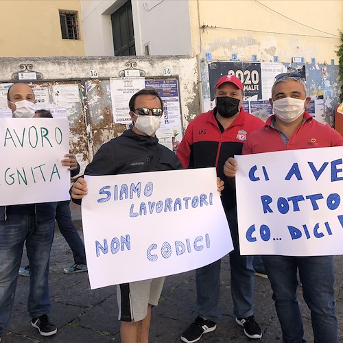"Lavoro e dignità per tutti": la voce dei 300 «invisibili» della Costa d'Amalfi [FOTO-VIDEO]