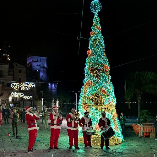 "Le Creature del Mare", 6 novembre a Cetara si accendono le luminarie artistiche in vista del Natale 