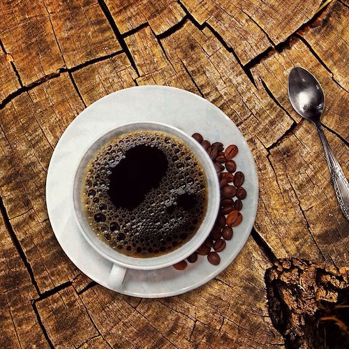 Le proprietà del caffè: benefici e rischi