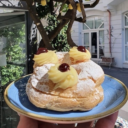 Le zeppole di San Giuseppe della Pasticceria Gambardella di Minori rigorosamente fritte