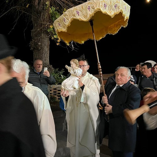 Levata del Bambino nella Chiesa di San Michele. E' festa con la banda di Capodanno, nuovi finanziamenti in arrivo con il PNRR