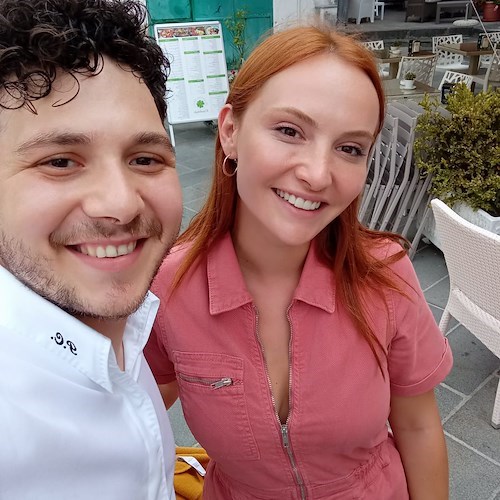 "Love is in the air", al ristorante Masaniello di Maiori gli attori Başak Gümülcinelioğlu e Çağrı Çıtanak