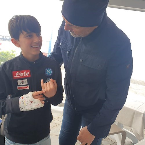 Luciano Spalletti in spiaggia a Positano incontra i tifosi del Napoli